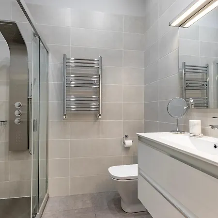 Amplio Y Elegante En Casco Viejo Con Parking Apartamento *
