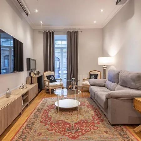 Amplio Y Elegante En Casco Viejo Con Parking Bilbao