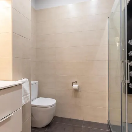 Amplio Y Elegante En Casco Viejo Con Parking *