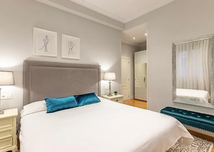 Amplio Y Elegante En Casco Viejo Con Parking *