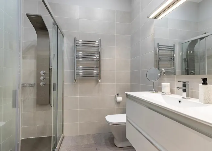 Amplio Y Elegante En Casco Viejo Con Parking Apartamento *