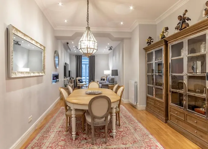 Amplio Y Elegante En Casco Viejo Con Parking Apartamento *