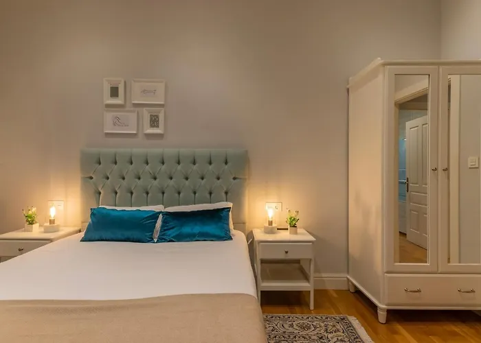 Amplio Y Elegante En Casco Viejo Con Parking Apartamento